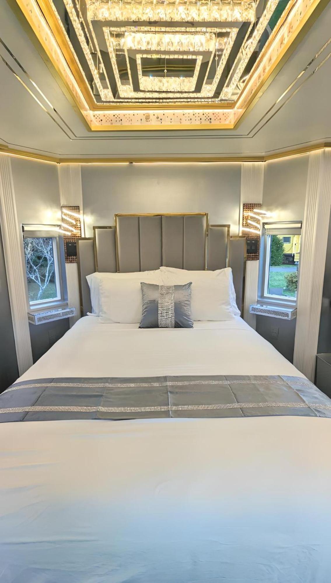 Olympic Railway Inn Секим Номер фото