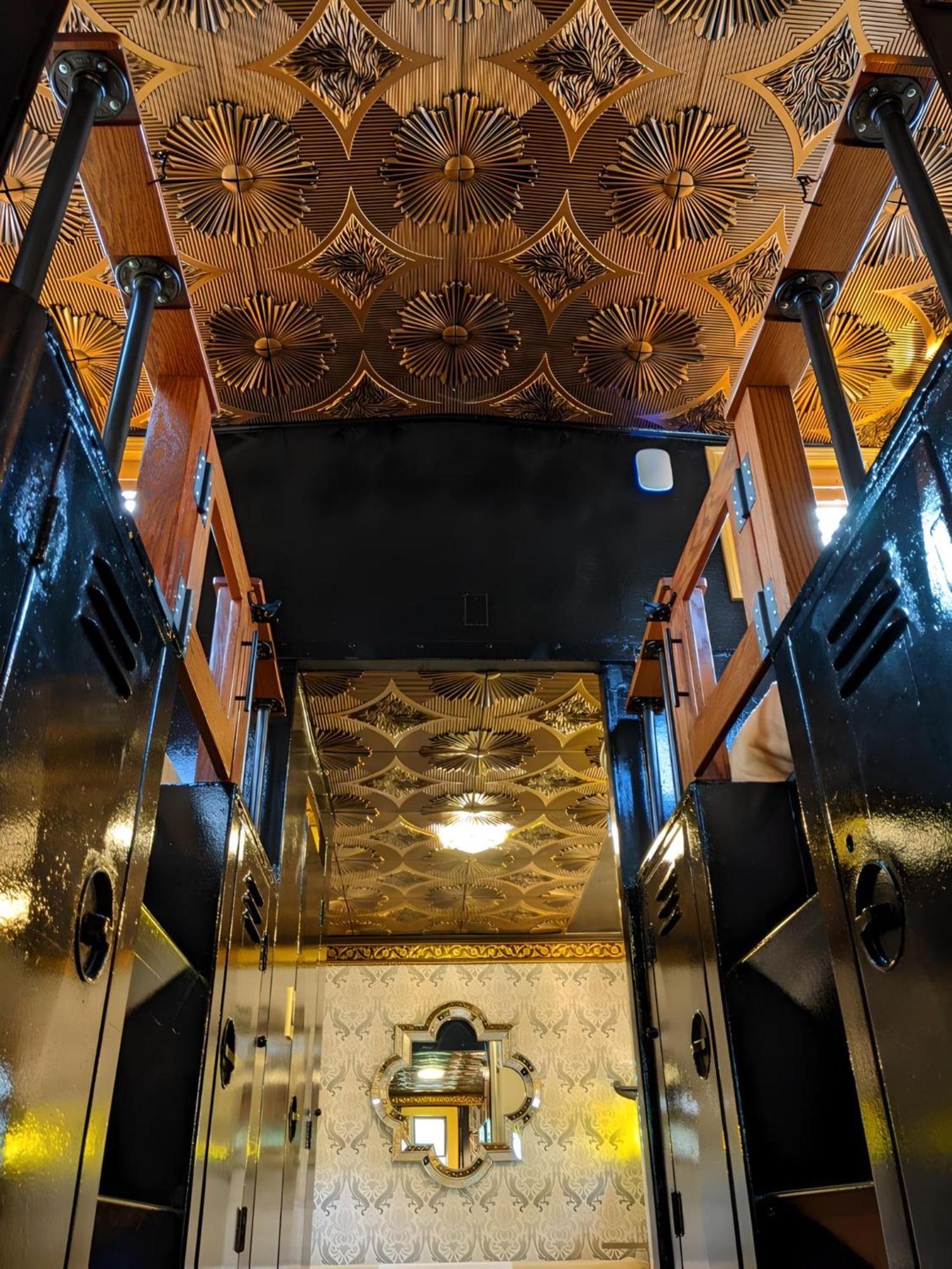 Olympic Railway Inn Секим Номер фото